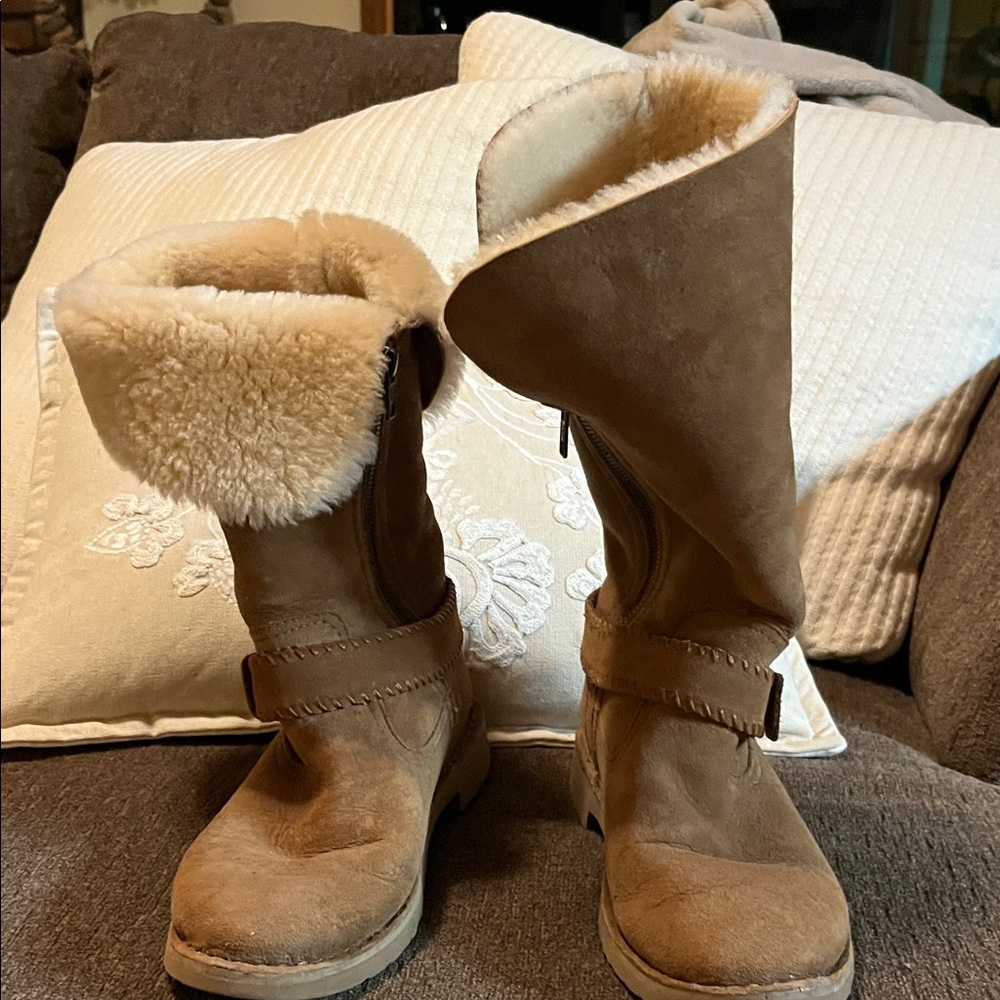 UGG Tan Winter Boots with Cream Fur Lining